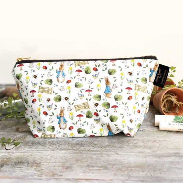 Peter Rabbit “Fresh Meadow Breeze” Wash Bag